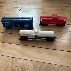 HO MODEL POWER freight  cars lot of 3 Caboose, Tanker, Cattle Car Vtg